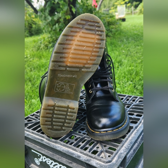 Dr Martens, size 9, vegan leather - Picture 5 of 6